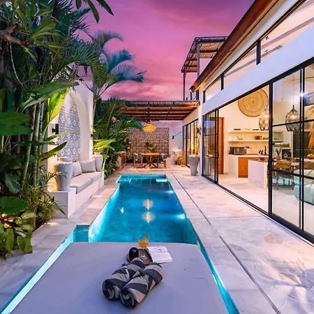 2Br Pool Rooftop Villa In Seseh With 5 Minutes Ride To Beach Staff